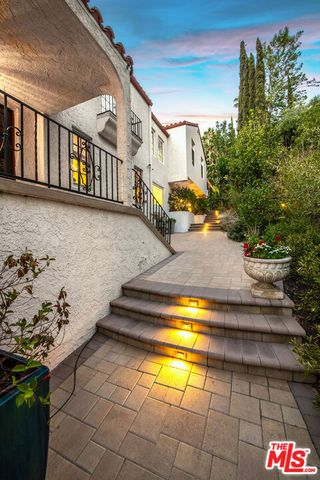 1258 E Elmwood Avenue, Burbank, CA 91501