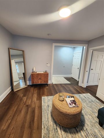 157 Cleveland Avenue B, Mineola, NY 11501