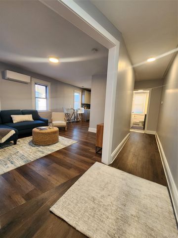 157 Cleveland Avenue B, Mineola, NY 11501