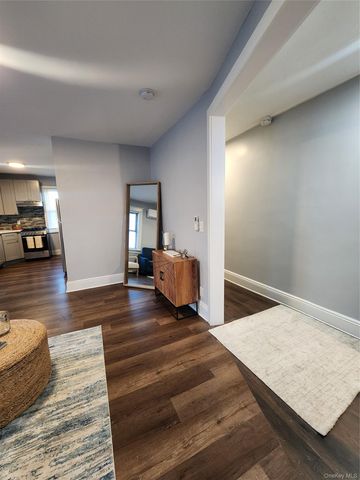 157 Cleveland Avenue B, Mineola, NY 11501
