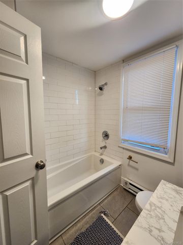 157 Cleveland Avenue B, Mineola, NY 11501