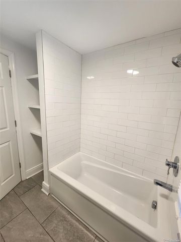 157 Cleveland Avenue B, Mineola, NY 11501