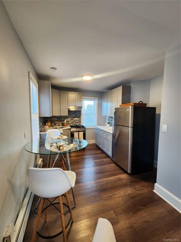 157 Cleveland Avenue B, Mineola, NY 11501