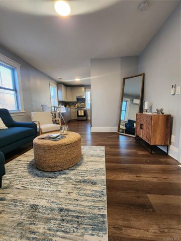 157 Cleveland Avenue B, Mineola, NY 11501