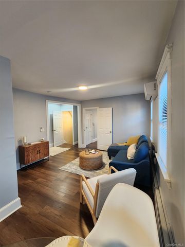 157 Cleveland Avenue B, Mineola, NY 11501