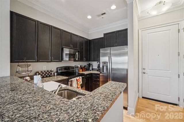 2952 Selwyn Avenue 203, Charlotte, NC 28209