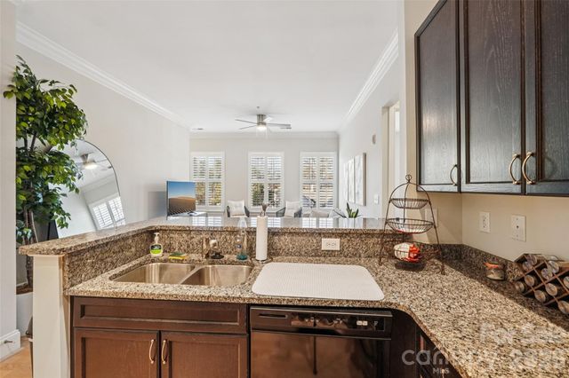 2952 Selwyn Avenue 203, Charlotte, NC 28209