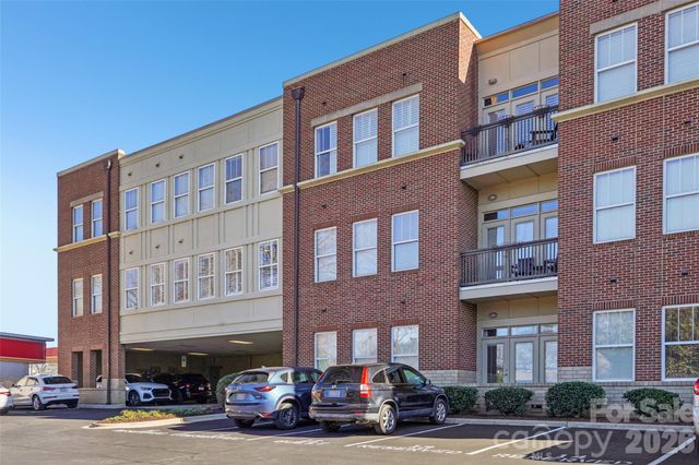 2952 Selwyn Avenue 203, Charlotte, NC 28209