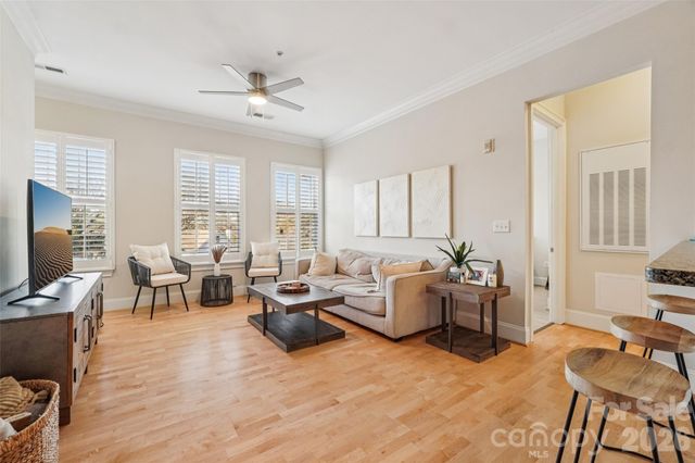 2952 Selwyn Avenue 203, Charlotte, NC 28209