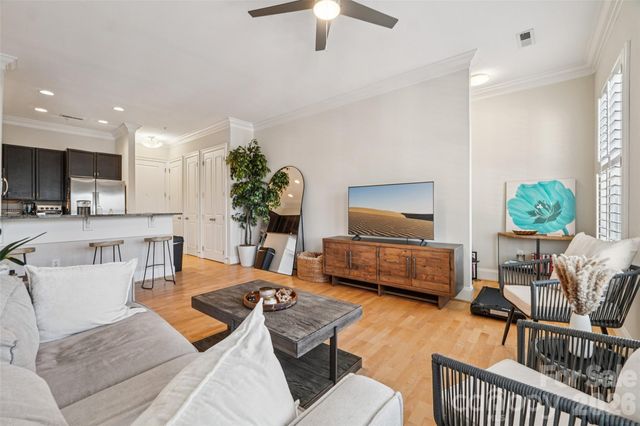 2952 Selwyn Avenue 203, Charlotte, NC 28209