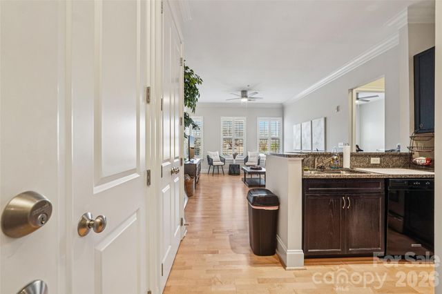 2952 Selwyn Avenue 203, Charlotte, NC 28209