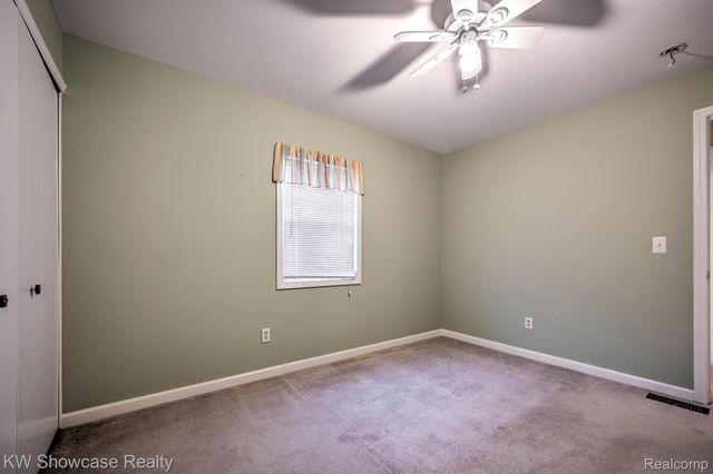 5806 KING JAMES, Waterford, MI 48327