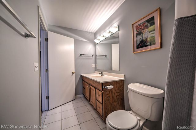 5806 KING JAMES, Waterford, MI 48327