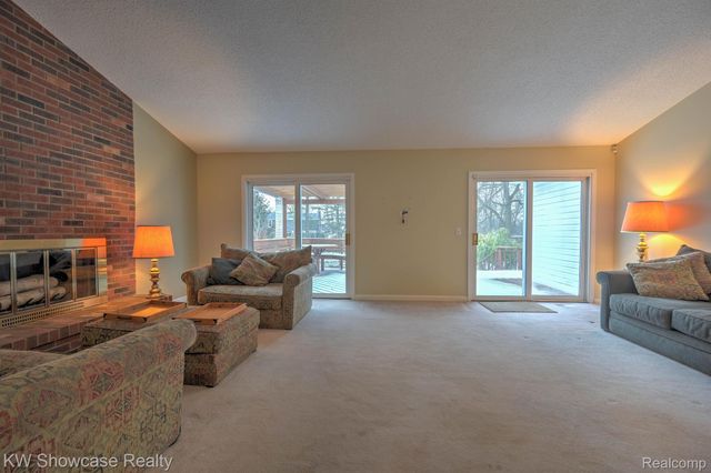 5806 KING JAMES, Waterford, MI 48327