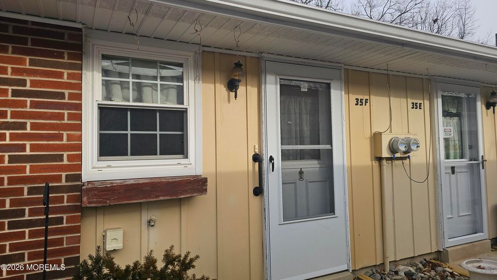 35F Cambridge Court, Lakewood, NJ 08701