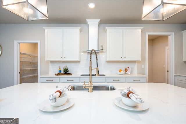 5381 Front Runner Court, Sugar Hill, GA 30518