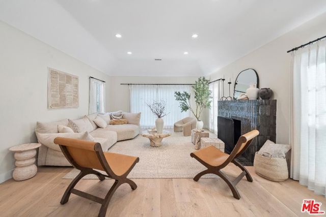 177 S Gardner Street, Los Angeles, CA 90036