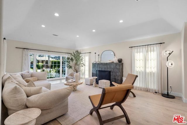 177 S Gardner Street, Los Angeles, CA 90036