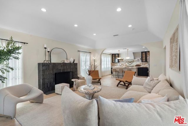 177 S Gardner Street, Los Angeles, CA 90036