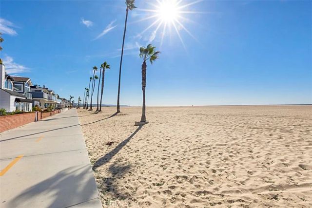1139 W Balboa Blvd, Newport Beach, CA 92661