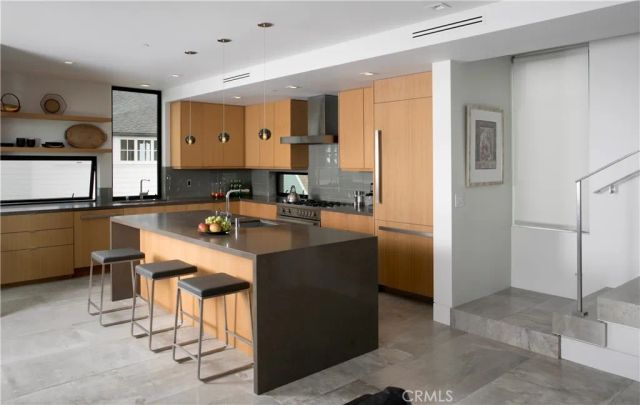 1139 W Balboa Blvd, Newport Beach, CA 92661