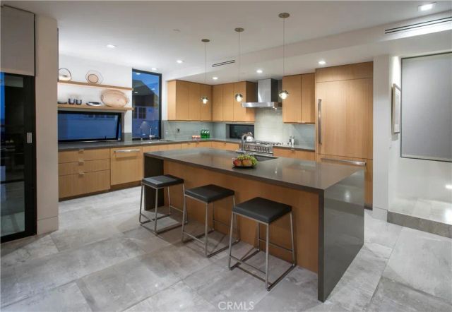 1139 W Balboa Blvd, Newport Beach, CA 92661