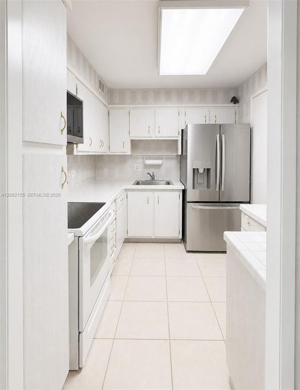 2841 NE 163rd Street 606, North Miami Beach, FL 33160