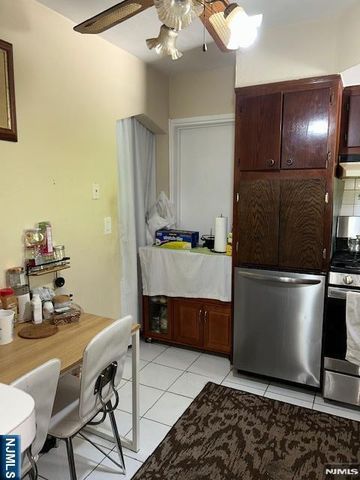 596 River Road, New Milford, NJ 07646