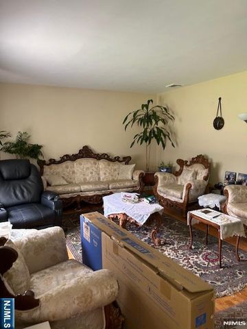 596 River Road, New Milford, NJ 07646