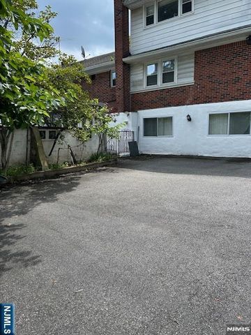 596 River Road, New Milford, NJ 07646