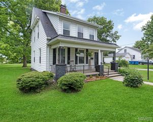 222 E Iowa Street, Trenton, IL 62293