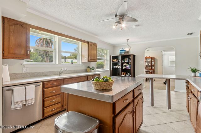 4252 LEXINGTON Avenue, Jacksonville, FL 32210