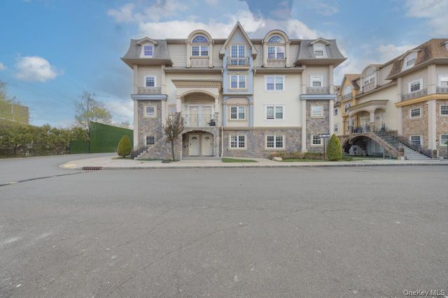 7 Elm Street 112, Spring Valley, NY 10977