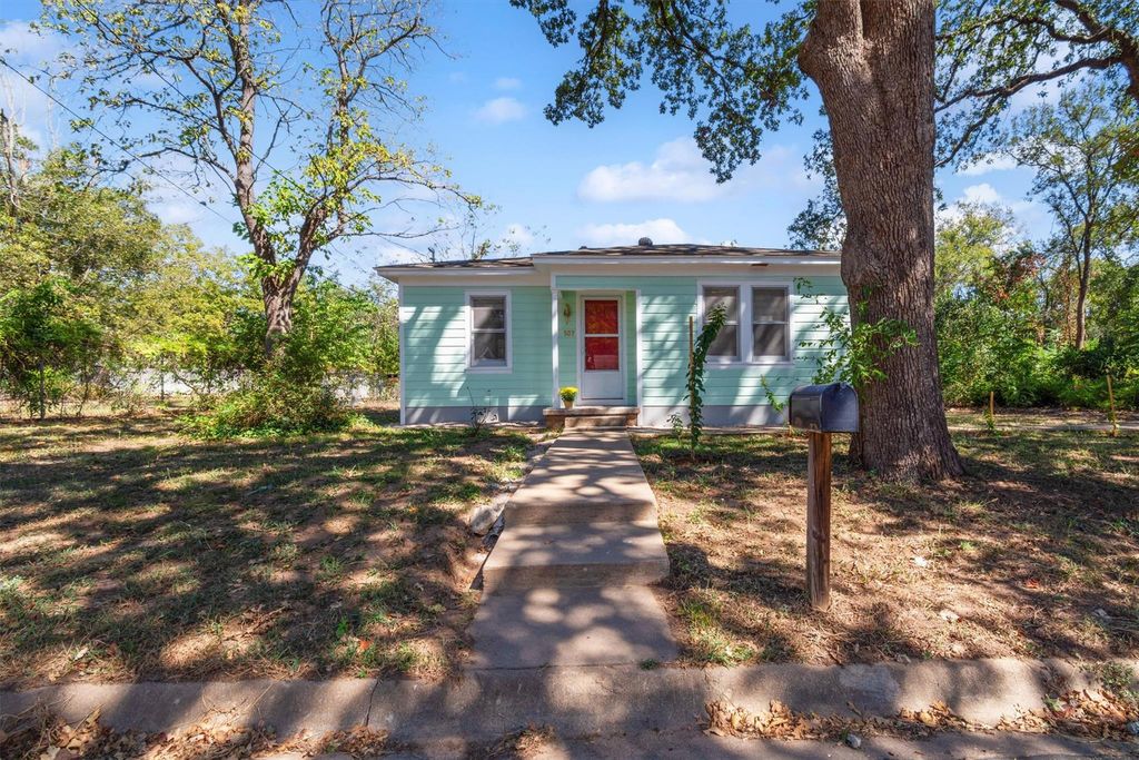 507 S Boundary ST, Burnet, TX 78611