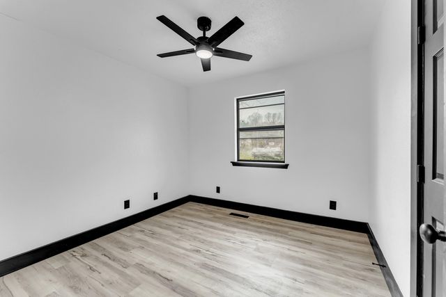 110 S Basswood Avenue, Republic, MO 65738