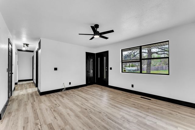 110 S Basswood Avenue, Republic, MO 65738