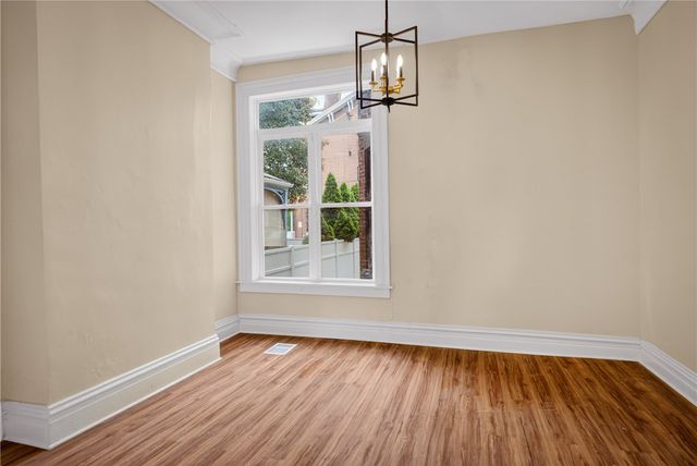 1005 Sheffield St, Manchester, PA 15233