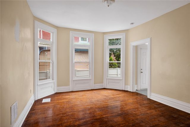 1005 Sheffield St, Manchester, PA 15233
