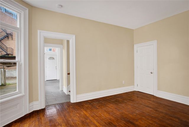 1005 Sheffield St, Manchester, PA 15233