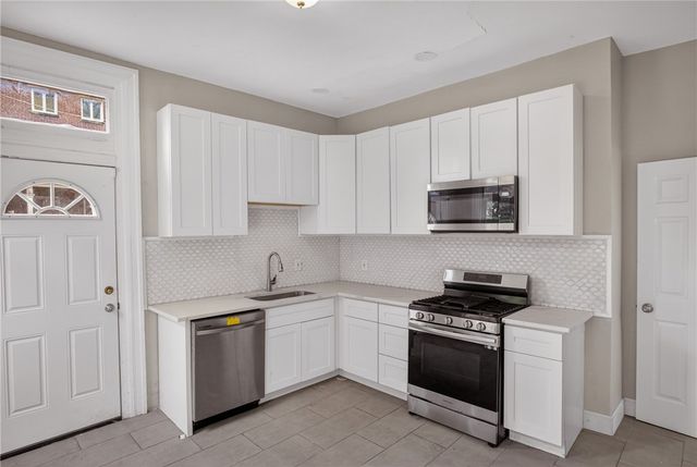 1005 Sheffield St, Manchester, PA 15233