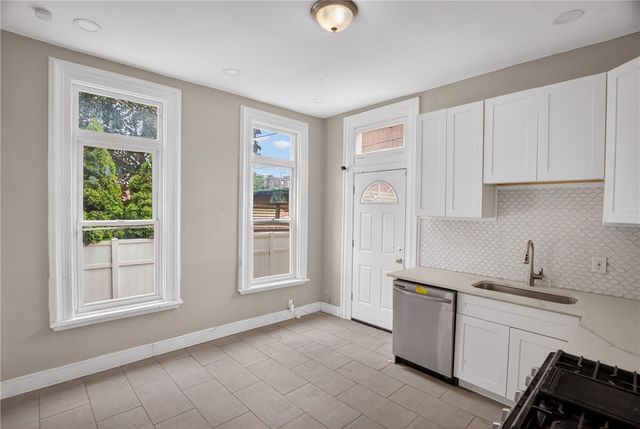 1005 Sheffield St, Manchester, PA 15233