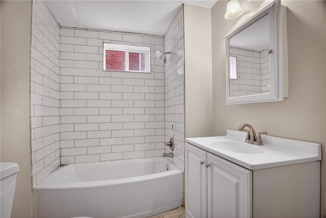 1005 Sheffield St, Manchester, PA 15233