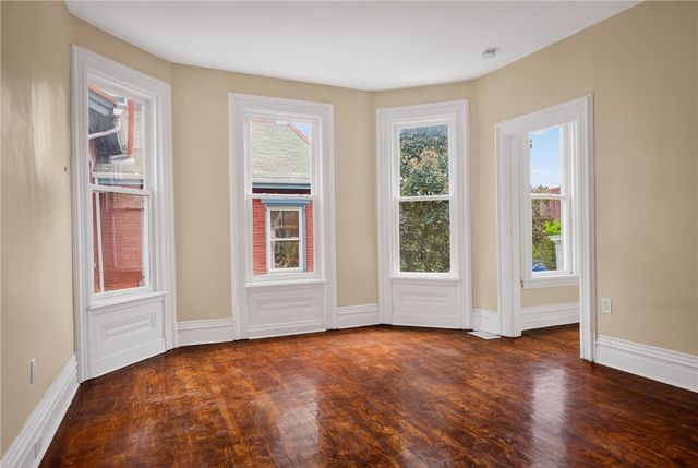1005 Sheffield St, Manchester, PA 15233