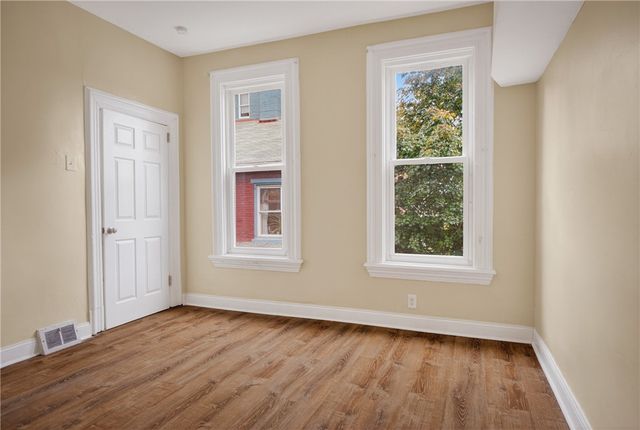 1005 Sheffield St, Manchester, PA 15233