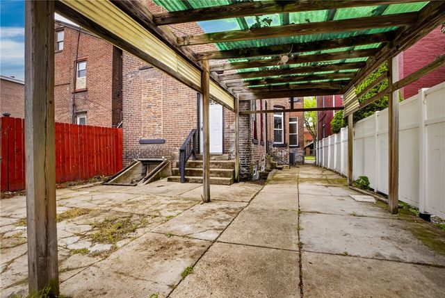 1005 Sheffield St, Manchester, PA 15233