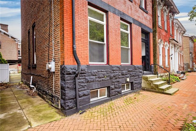1005 Sheffield St, Manchester, PA 15233