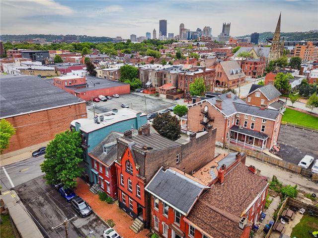 1005 Sheffield St, Manchester, PA 15233