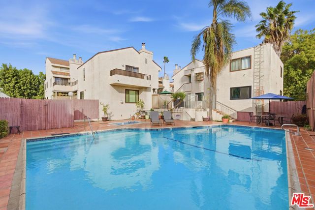 8221 Langdon Avenue 204, Van Nuys (los Angeles), CA 91406