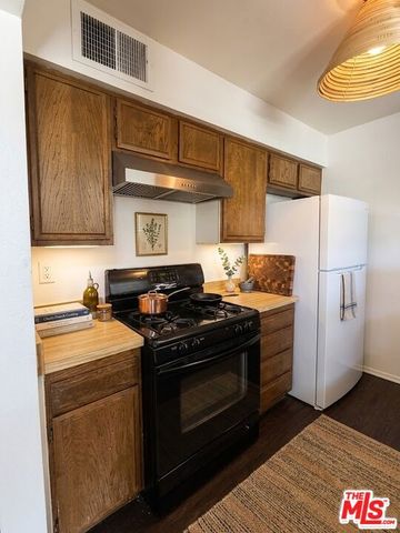 8221 Langdon Avenue 204, Van Nuys (los Angeles), CA 91406