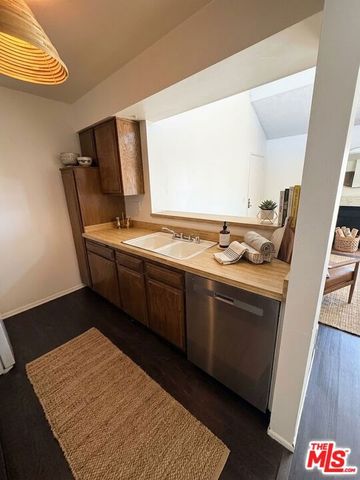 8221 Langdon Avenue 204, Van Nuys (los Angeles), CA 91406
